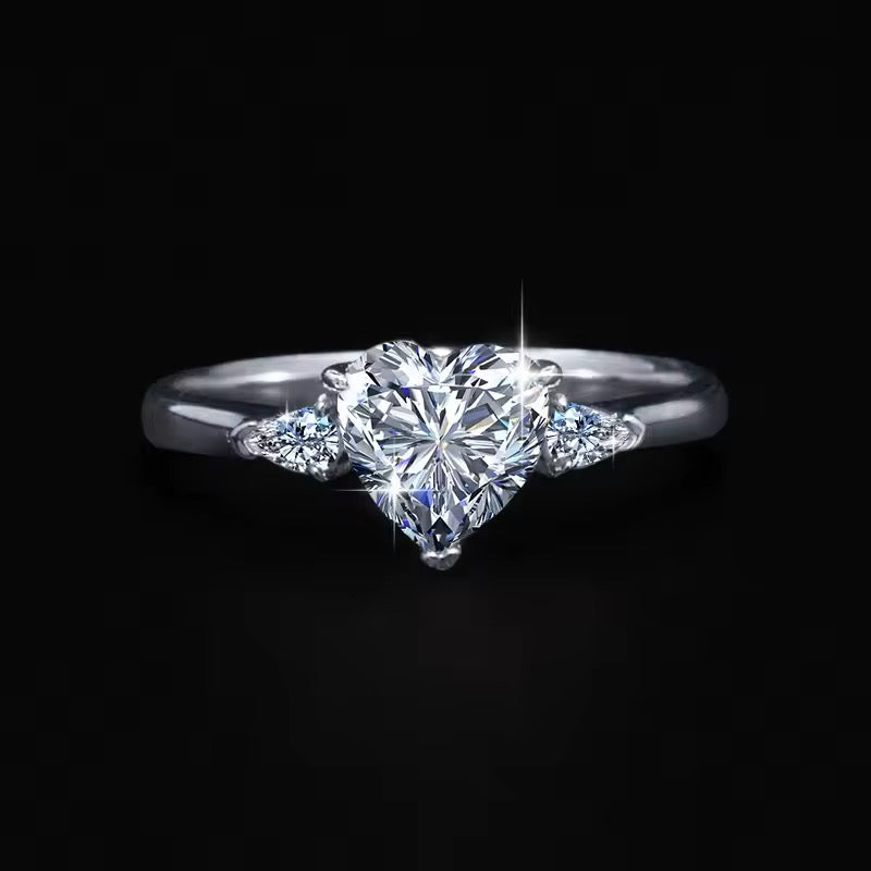 ✨Moissanite Heart Halo Ring