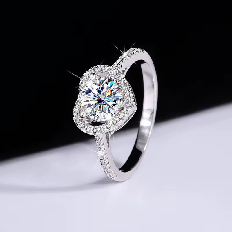 ✨Moissanite Heart Pave Halo Ring