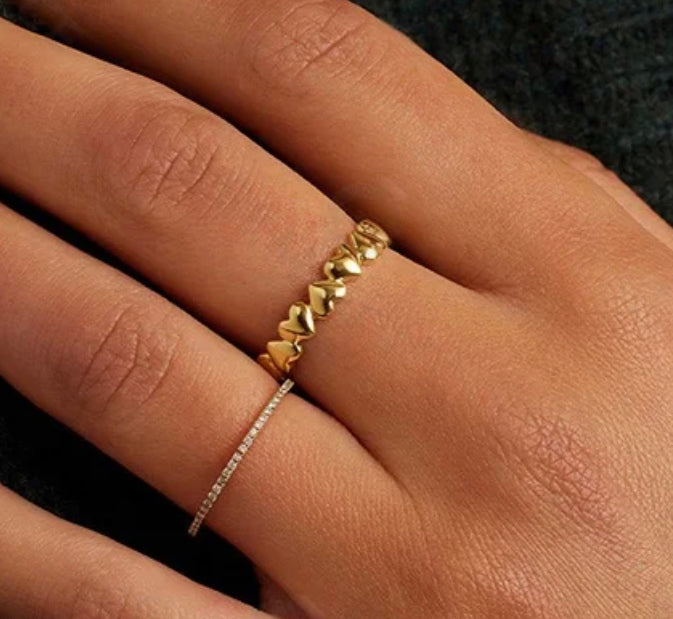 The Alternating Heart Ring